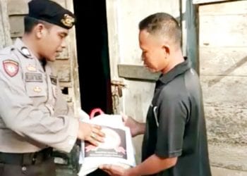 Polsek Sei Kepayang Bagikan Sembako, Sambut Hari Bhayangkara ke-74
