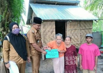 Pemdes Sei Dua Hulu Salurkan BLT DD Kedua kepada Warga