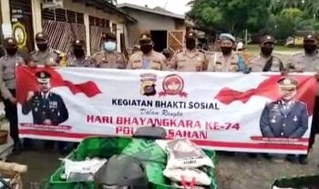 Kurangi Beban Dampak Covid-19, Polsek Pulau Raja Salurkan Bantuan ke Warga di Wilkumnya