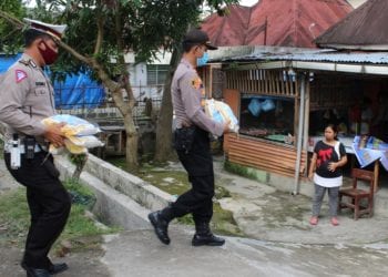 Warga Kelurahan Banjar Dapat Sembako dari Polres Pematangsiantar