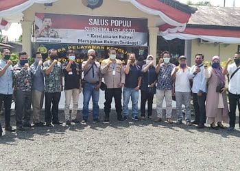 Kapolsek Gelar Silaturahmi dengan PPK dan Panwascam Wilkum Polsek Pulau Raja