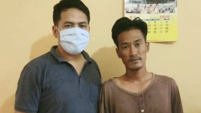 Tersangka penganiayaan ayah kandung, Suriadi alias Emon (kanan).