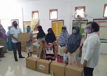 Kades Aek Loba Afd 1 Sampaikan Bantuan Pemprovsu ke Warga