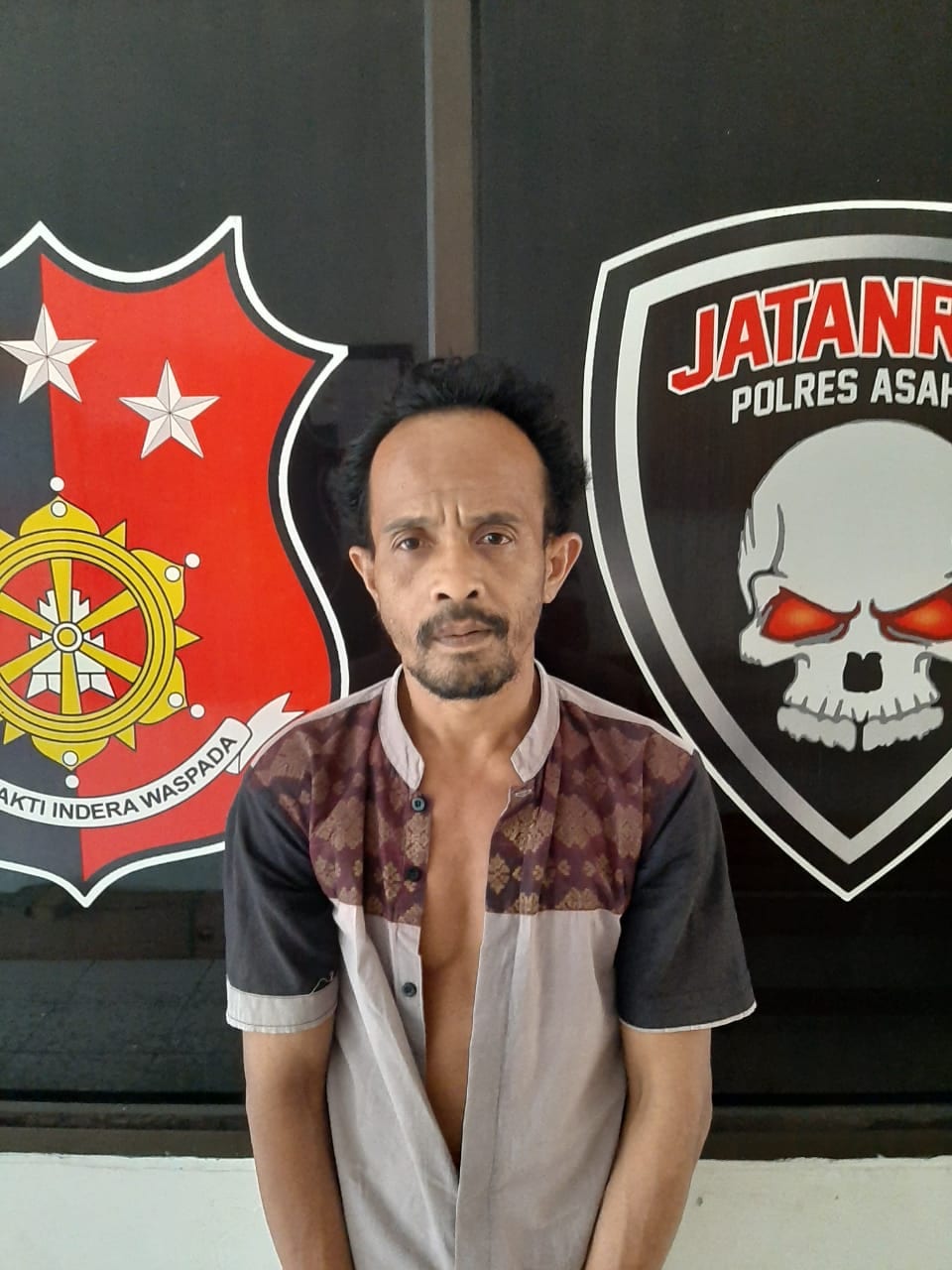 Tersangka judi togel yang diringkus personel Polres Asahan.