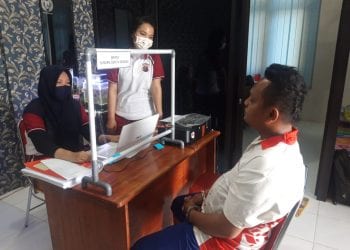 Tersangka pelaku cabul saat di kantor