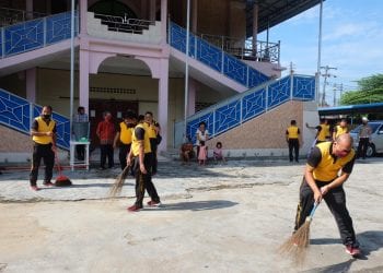 Polres Tanjungbalai Bersihkan Masjid, Gereja dan Vihara