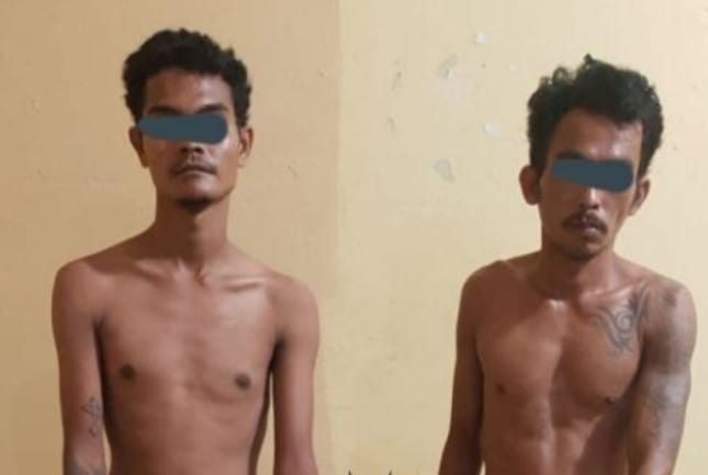 Dua tersangka pelaku pencurian di Labusel yang diringkus polisi.