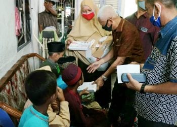 Hadiri Sunatan Massal, Bupati Asahan Bagikan KIS ke Masyarakat