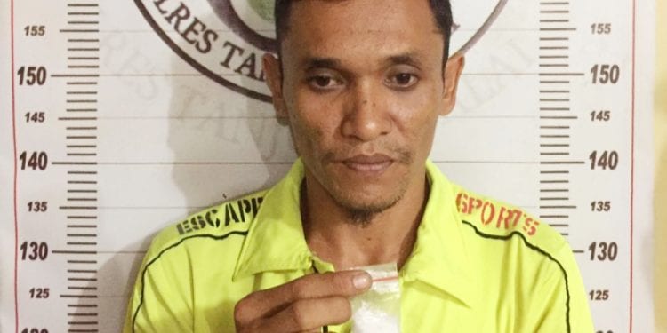 Tersangka berikut barang buktinya saat diamankan di Polres Tanjungbalai.
foto/teks: ignatius siagian