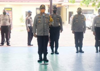 KapolresTanjungbalai Berikan Penghargaan Kepada Tiga Personil Berprestasi