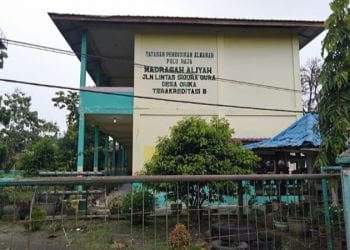 Orangtua Siswa Resah Adanya Penjualan Buku LKS di YP Almanar Pulu Raja