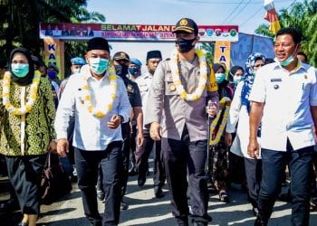 Bupati Labuhanbatu H Andi Suhaimi Dalimunthe ST MT saat bersama Forkopimda di Kelurahan Aek Paing.