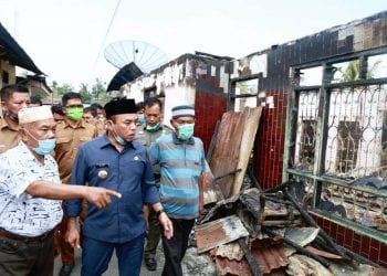 Bupati Labuhanbatu Tinjau Korban Kebakaran di Kelurahan Padang Matinggi