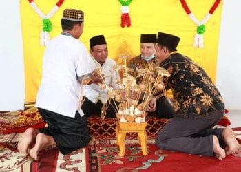 Bupati Labuhanbatu diberi Penghormatan oleh Ratusan Masyarakat di Kecamatan Panai Tengah