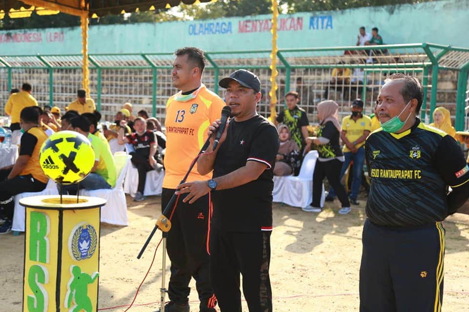Bupati Labuhanbatu H Andi Suhaimi Dalimunthe ST MT saat memberikan sambutan pada acara tersebut.