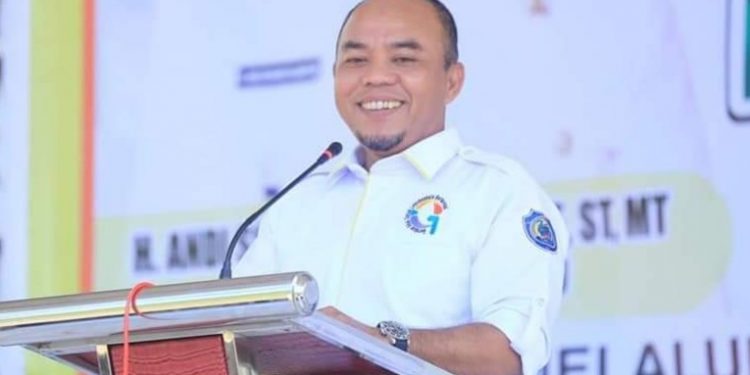 Bupati Labuhanbatu, H Andi Suhaimi Dalimunthe ST MT.