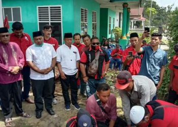 Bapaslon SALWA Hadiri Penyembelihan Hewan Kurban di DPC PDI Perjuangan