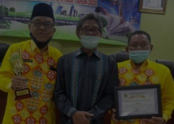 Kadis Perpustakaan Ir Leo Sunarta (kiri).