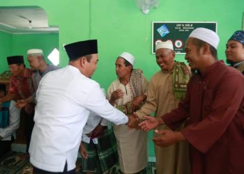 Bupati Labuhanbatu H Andi Suhaimi Dalimunthe ST MT (kiri).