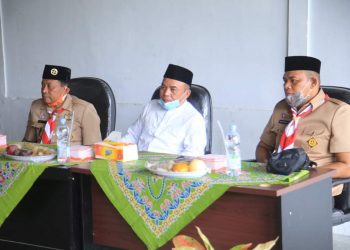 Bupati Labuhanbatu H.Andi Suhaimi Dalimunthe (tengah).