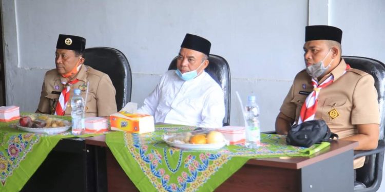 Bupati Labuhanbatu H.Andi Suhaimi Dalimunthe (tengah).