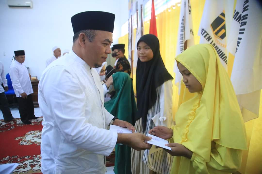 Ketua IPHI Andi Santuni 50 Anak Yatim di Kelurahan Ujung Bandar