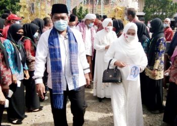 Hari Pertama Pendaftaran, Bapaslon Rizal Munthe-Aripay Tambunan Mendaftar ke KPU