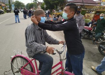 Cegah Penyebaran Covid-19, Sat Reskrim Polres Tanjungbalai Bagikan 300 Masker Gratis