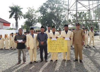 Bupati Labuhanbatu Berikan Bantuan Kepada 3 Karyawan PDAM