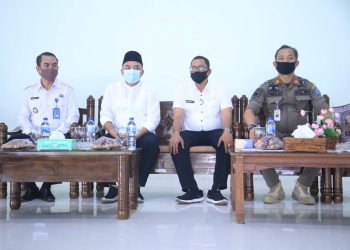 Bupati Labuhanbatu H Andi Suhaimi Dalimunthe (dua kiri).