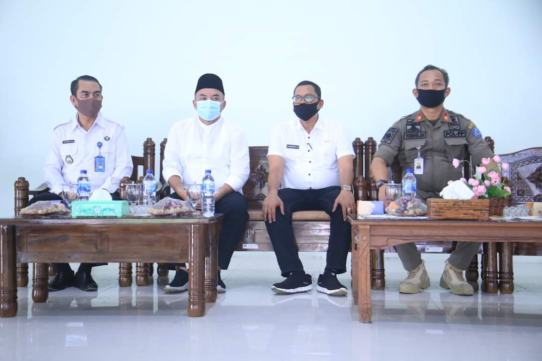 Bupati Labuhanbatu H Andi Suhaimi Dalimunthe (dua kiri).