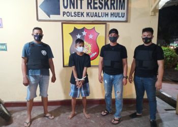 Pelaku beserta barang bukti diamankan Tim Reskrim Polsek Kualuh Hulu