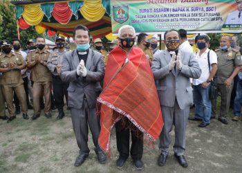 Bupati Asahan Diulosi Masyarakat Desa Padang Mahondang