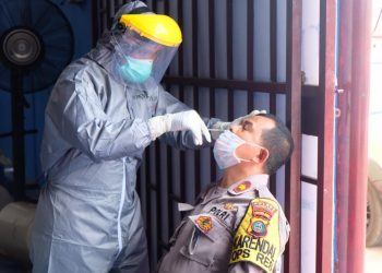 Polres Tanjungbalai Laksanakan Swab Test Covid-19 Terhadap Personil