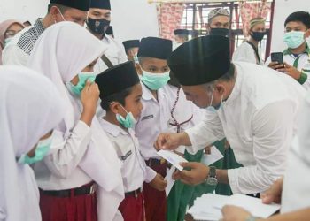 Bupati Labuhanbatu Salurkan Zakat di 3 Kecamatan daerah Pesisir