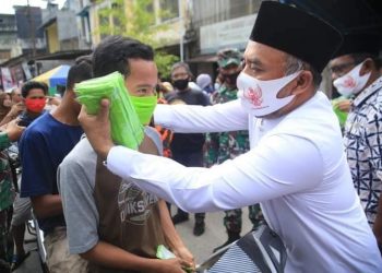 Bagikan 3000 Masker kepada Warga di Negeri Lama Ini Pesan Bupati Labuhanbatu