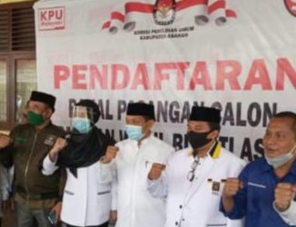 Diiringi para Pengusung, Nuri Datang ke KPU Naik Betor