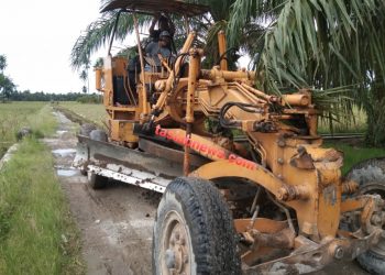Gotong Royong di Kecamatan Meranti Libatkan Grader Dinas PUPR Asahan