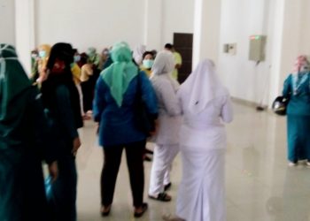 Puluhan Pegawai RSUD Aek Kanopan Labura Datangi DPRD, Tak Satupun Anggota Dewan di Kantor