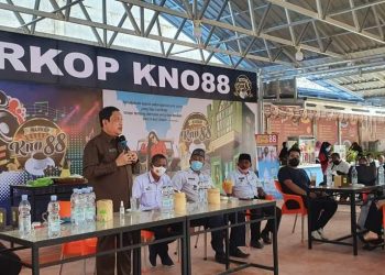 Pjs Bupati Labuhanbatu Bagikan Masker Pada Grand Opening Warkop