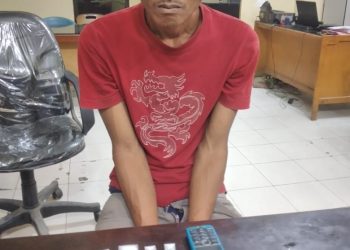 (Ignatius Siagian/taslabnews) Tersangka Zulheri Sirait alias Heri alias Hendra (34) berikut dengan barang buktinya saat diamankan di Polres Tanjungbalai.