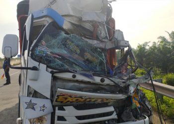 Sopir Diduga Ngantuk, Truk Tabrak Truk, Warga Tapteng dan Taput Luka-luka