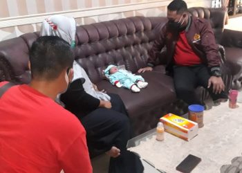 Bayi Laki-laki Siapa Ini, Dibuang di Teras Rumah Warga