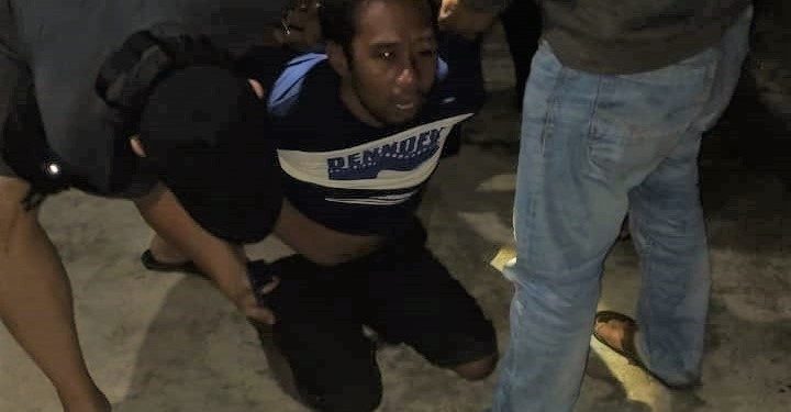 Tersangka Muhammad Irwan alias Iwan diringkus Personil Polisi dekat kediamannya.