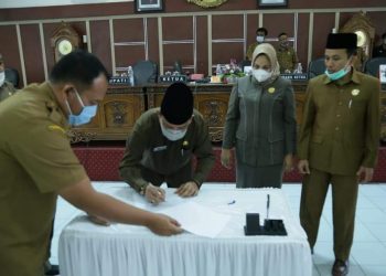 Pjs Bupati Labuhanbatu Hadiri Paripurna Penetapan RAPBD TA 2021