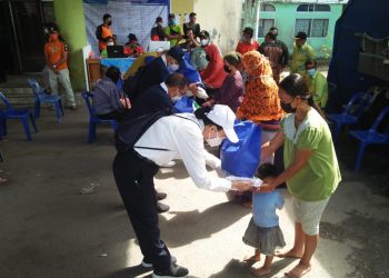 Relawan Kemanusiaan Yayasan Buddha Tzu Chi Bantu Korban Banjir di KotaTanjungbalai