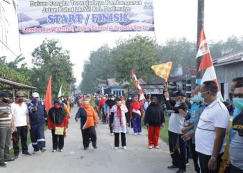 Wujud Syukur Jalan Pahat Selesai Dibangun, Masyarakat Dadimulyo Gelar Gerak Jalan Santai