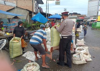Ganggu Kamtibcar Lantas, Sat Lantas Polres Tanjungbalai Tertibkan Parkir dan Pedagang di Badan Jalan