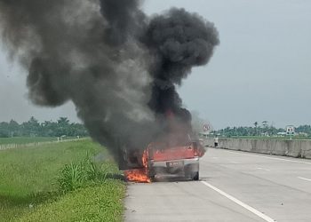 Mobil Dinas BPPRD Batubara Terbakar di Jalan Tol