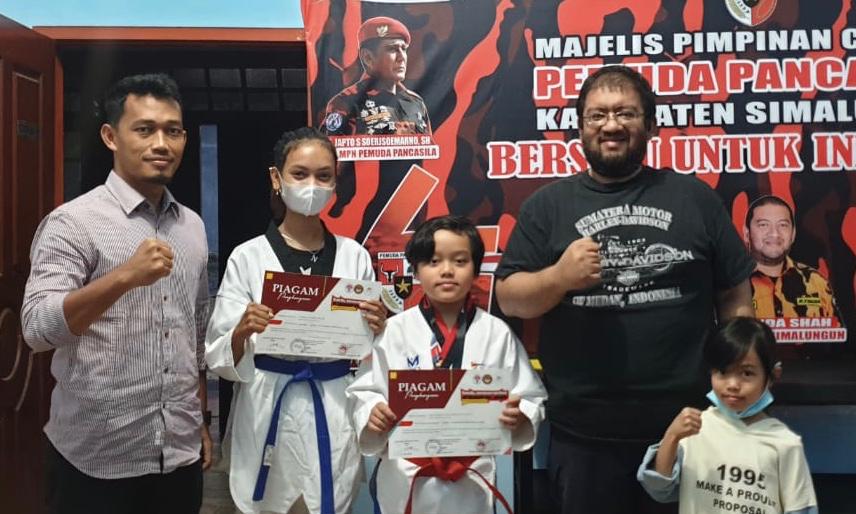 Taekwondo Simalungun Sabet 2 Medali Perak Dikejuaraan Virtual Indonesian Youth and Sport di Sumsel